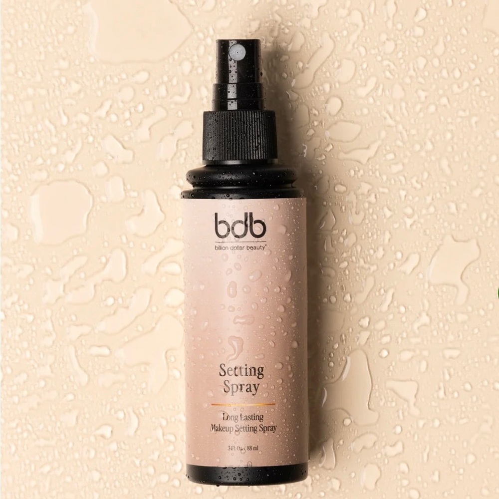BILLION  DOLLAR BEAUTY Long Lasting Makeup Setting Spray - Picture 3 of 7